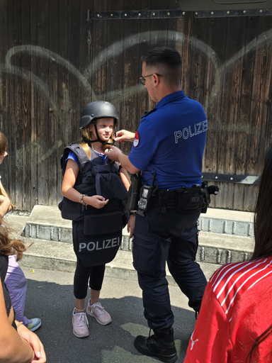 Besuch bei der Kantonspolizei