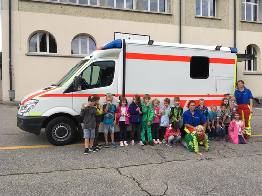 Nothelfer mit SRS Rettungsdienst